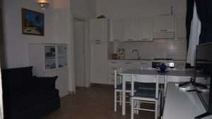 Residence San Teodoro 1. Soggiorno appartamento bilocale