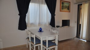 Residence San Teodoro 1. Soggiorno appartamento bilocale